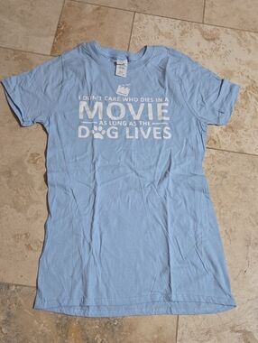 🐶 Gildan Softstyle Small Light Blue T-Shirt – “I Don’t Care Who Dies in the Mov